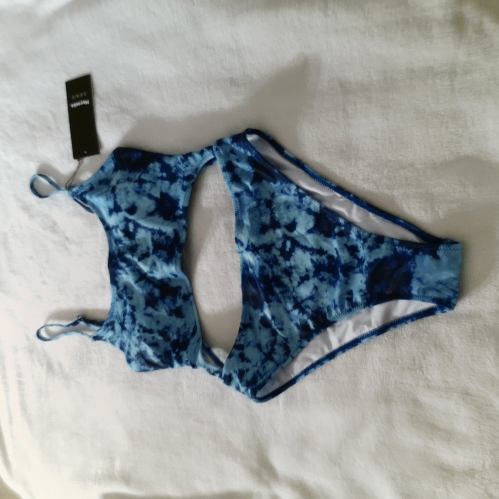 MEYEEKA SIZE SMALL WOMENS SEXY TYE DYE SWIMSUIT NWT